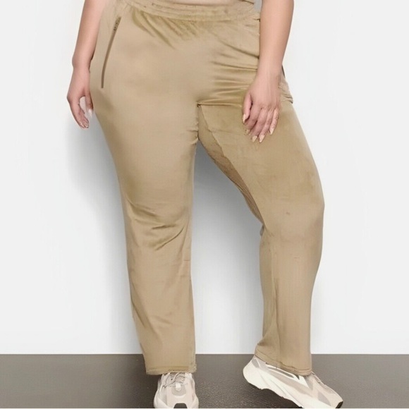 SKIMS Velour Track Pants Gold Womens size 2XL - Picture 1 of 9
